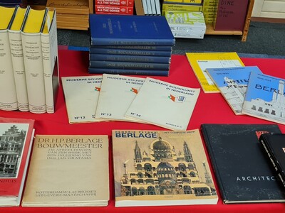 Bouwkunde - Architectuur Lot met 23 diverse boeken en publicaties