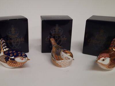 Lot of 3 Royal Crown Derby paperweights (birds)