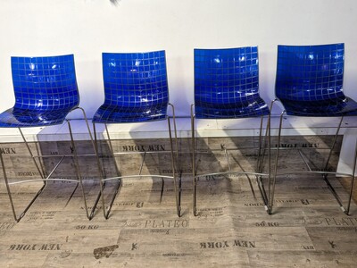 Een set van 4 Knoll barkrukken van Marco Maran designed for Max Design (blauw)