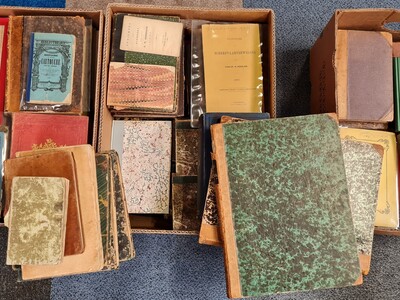 Antiquarische boeken - 3 bananendozen met diverse boeken en publicaties