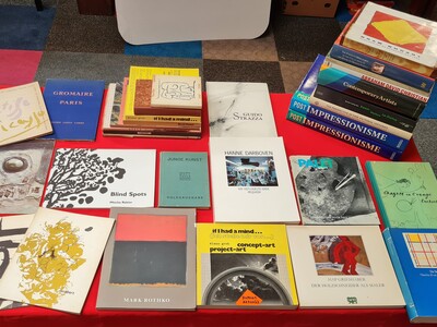 Moderne kunst - Lot met 34 boeken en publicaties