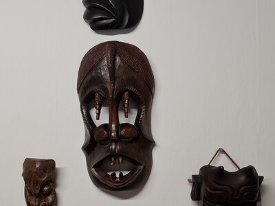 Etnografica - Lot met 5 diverse hout gesneden maskers 