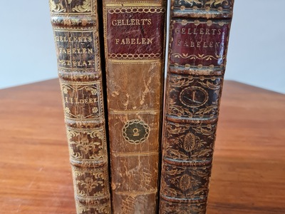 Antiquarische boeken: C.F. Gellerts - Fabelen en vertelsels, in Nederduitsche vaerzen gevolgd. (1781 -1782 en 1774)