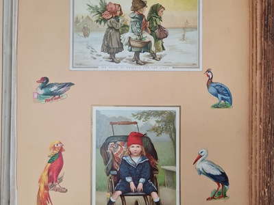 Kinderboeken: Linnen scrap-album met ingeplakte chromoplaatjes, ca.1900