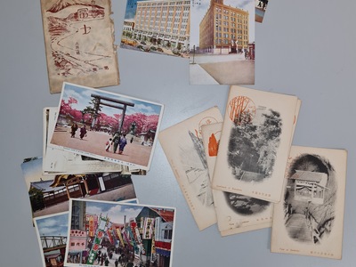 Prentbriefkaarten Japan: Lot met 81 kaarten en 3 fotoboekjes, 1920 - 1930