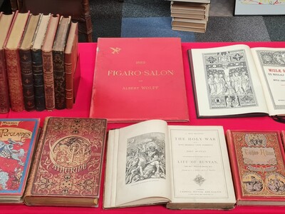 Antiquarische boeken - Lot met 32 diverse geïllustreerde boeken