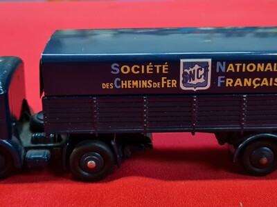 Dinky Toys: Guy Tracteur Panhard "Société Nationale des Chemins de Fer