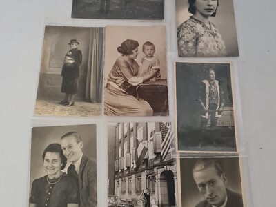 Prentbriefkaarten: Portretten en familie kaarten. Lot met ca, 90 kaarten, 1900/ 1960