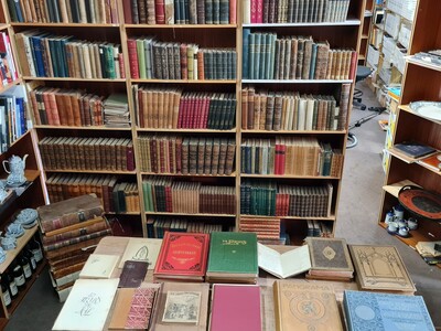 Antiquarische boeken - Grote collectie van 480 antiquarische boeken, gebonden tijdschriften, publicaties etc.