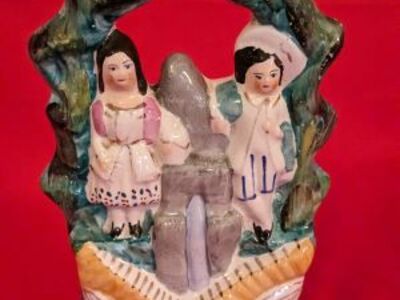 Antiek Porselein - Staffordshire - Een voorstelling van een man en vrouw ca 1850