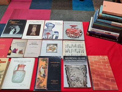 Toegepaste kunst - Lot met 34 boeken en publicaties